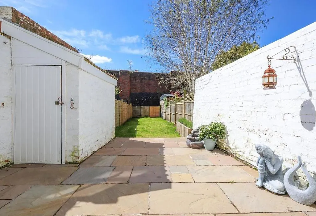 Comfortable Bristol Escape Near Gloucester Road-1