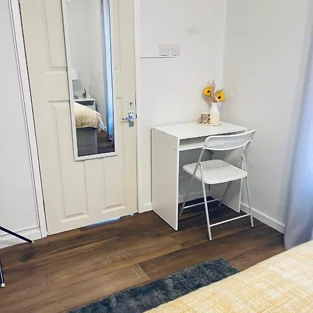 Small Doble, Shared House-2