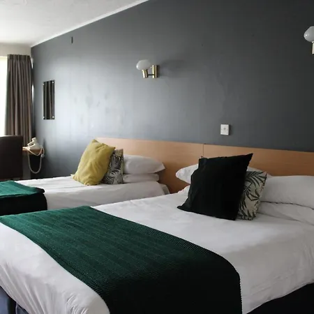 The Town & Country Lodge-2